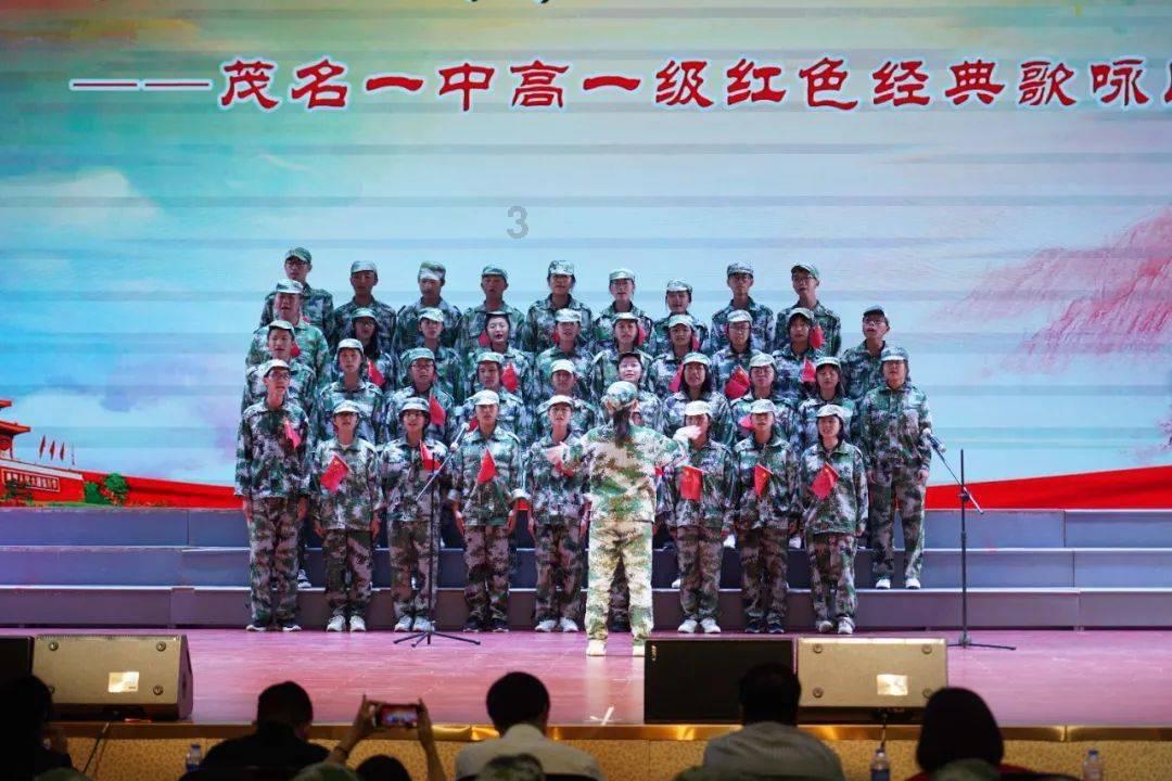 救援受困的小恐龙